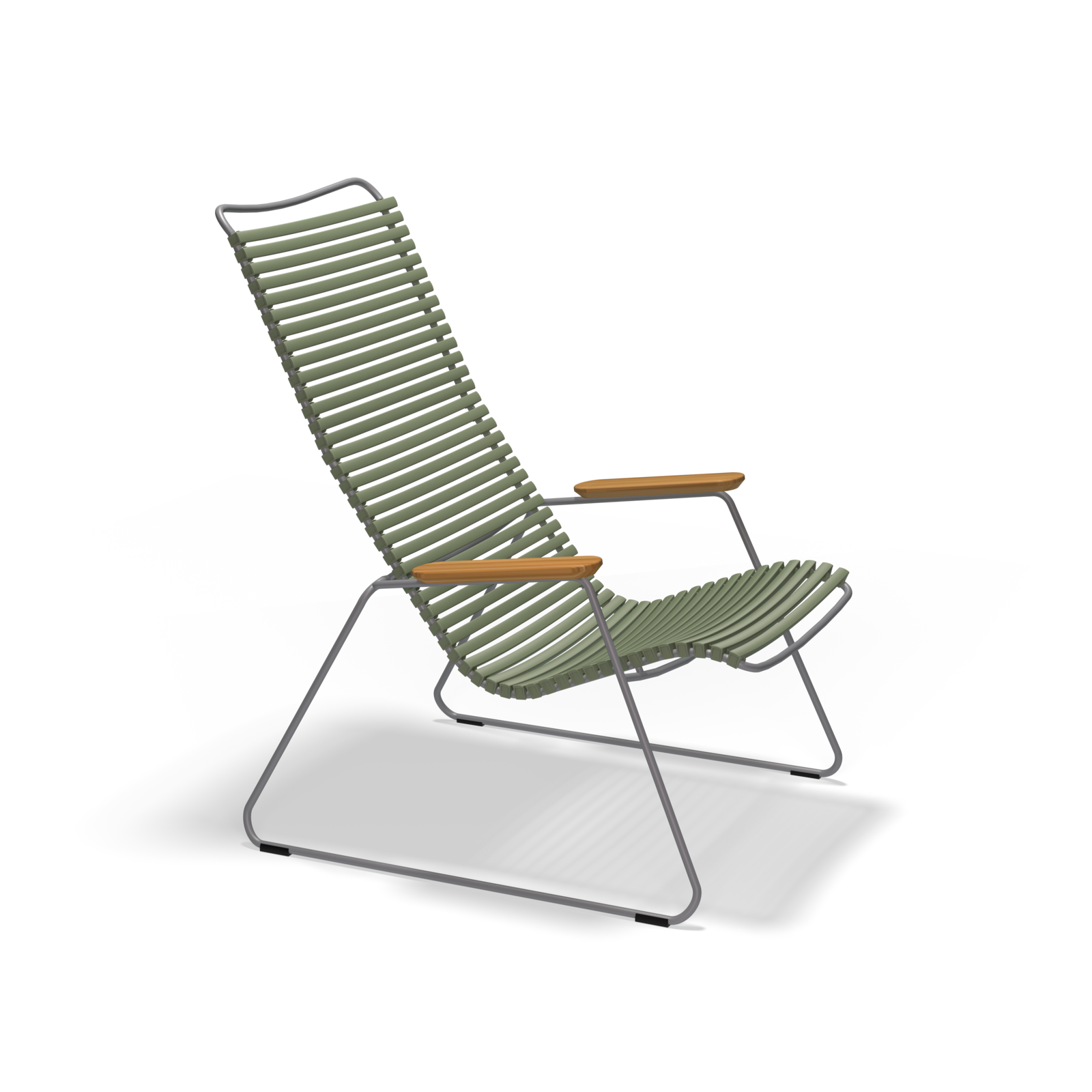 The Houe Click Lounge Chair, ideal for outdoor use, features a minimalist design with a high slatted backrest and seat in green. A sleek metal frame supports it, complemented by wooden armrests for warmth and plastic lamellas for durability and weather resistance.