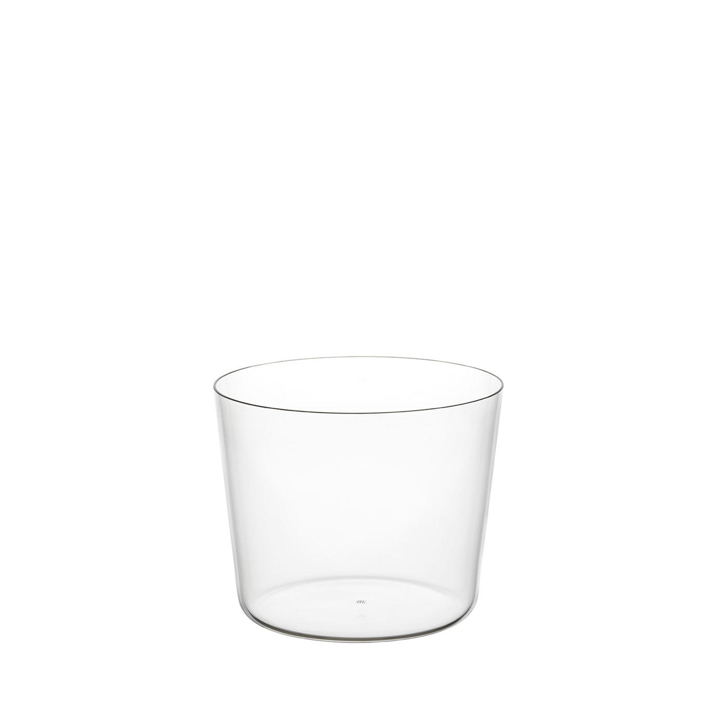 The Lobmeyr Drinking Set No. 1003, designed by Vera Lišková, features a clear glass tumbler with a cylindrical shape and smooth edges. Made from mouth-blown lead-free crystal, this minimalist piece stands out against a white backdrop for an elegant look.