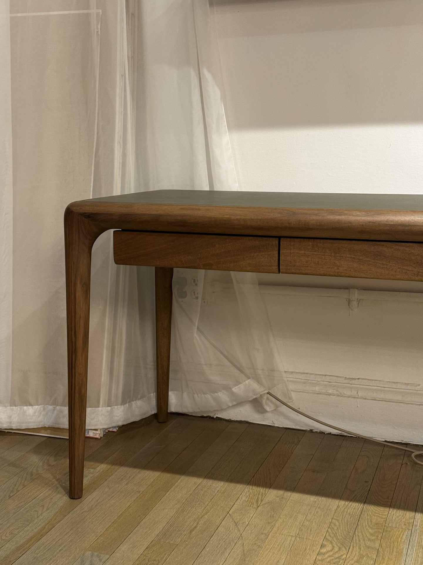 LATUS Desk - SALE