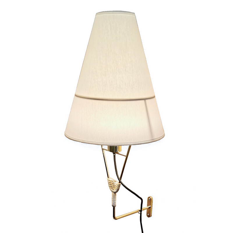 The Wall Lamp Vice Versa #4105-1 by Werkstätte Carl Auböck features a conical beige shade and minimalist gold frame with a coiled section, reminiscent of the Wiener Bronzen style, complete with an elegantly draping exposed black cord.