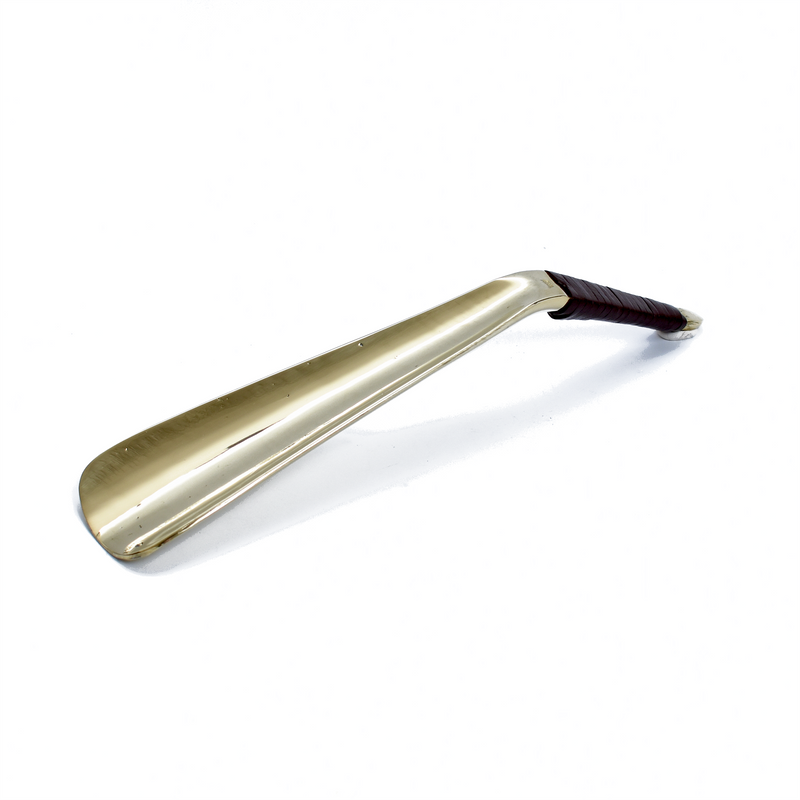 The elegant Shoehorn #4225 by Werkstätte Carl Auböck, featuring a sleek silver body and dark brown handle, radiates timeless sophistication akin to Carl Auböcks famed designs. Seen against a white background, it reflects the artistry celebrated at events like the Triennale di Milano.