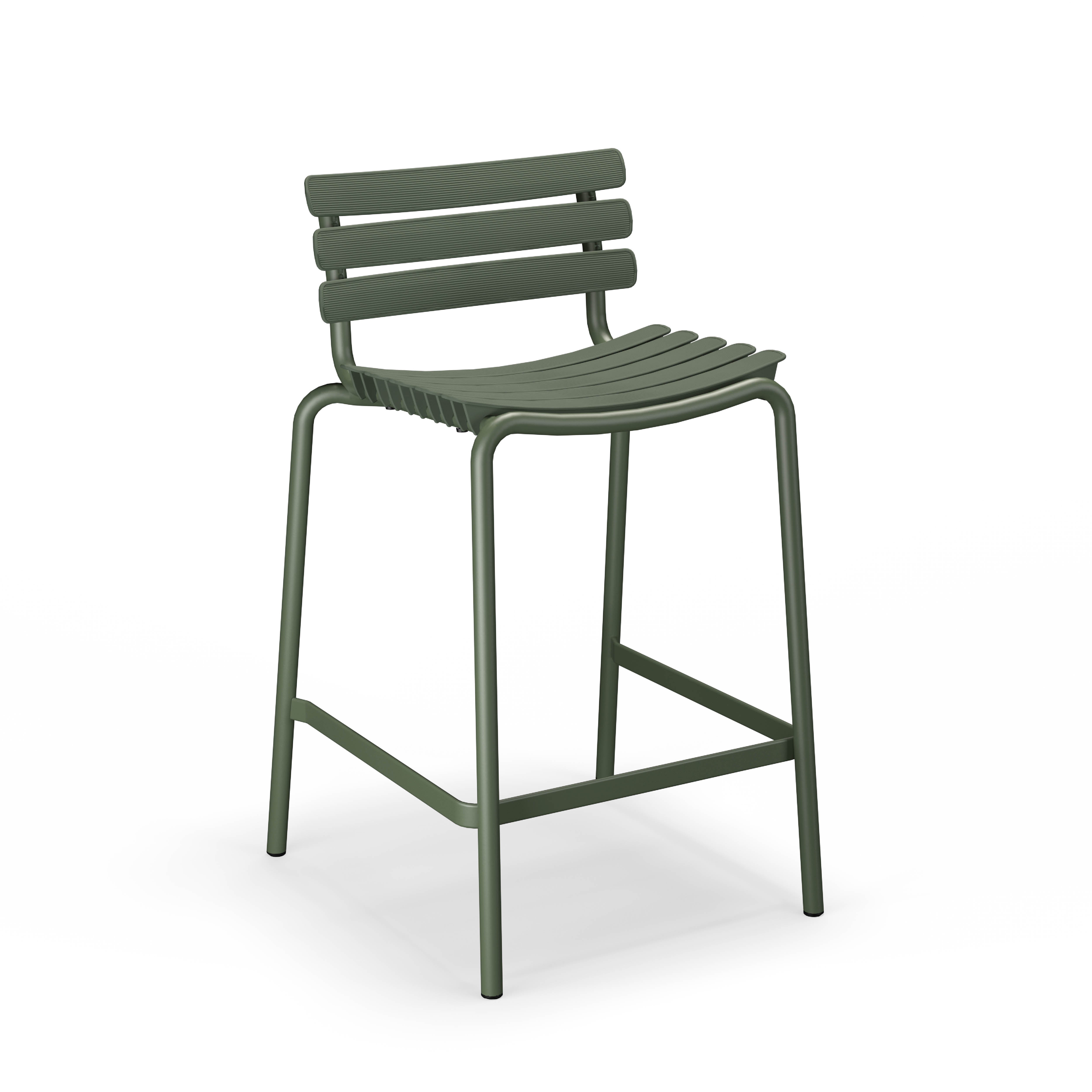 Introducing the ReClips Counter Chair by Houe: a modern green bar stool with a sleek design, crafted from powder-coated aluminum. It features a slatted backrest and seat made of curved, horizontal slats. The chair stands on four legs linked by horizontal bars for support.