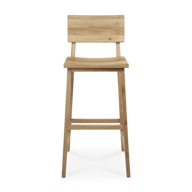 N4 Bar Stool made of varnished oak with simple design and wooden backrest, perfect for bar seating.