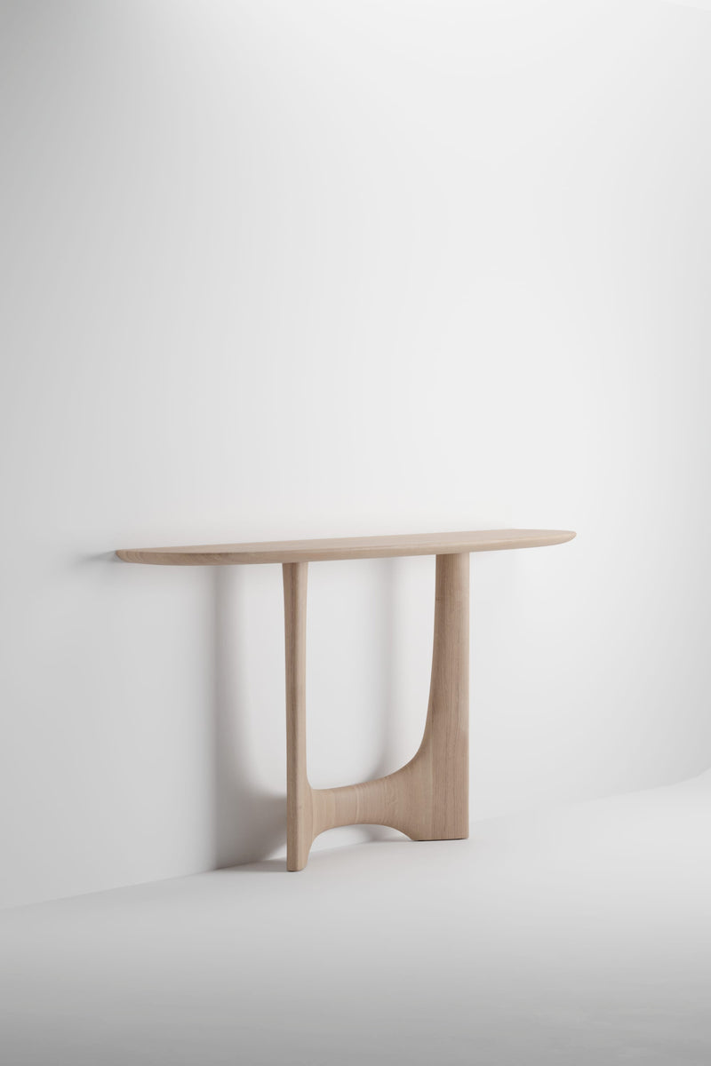 OSKAR console table