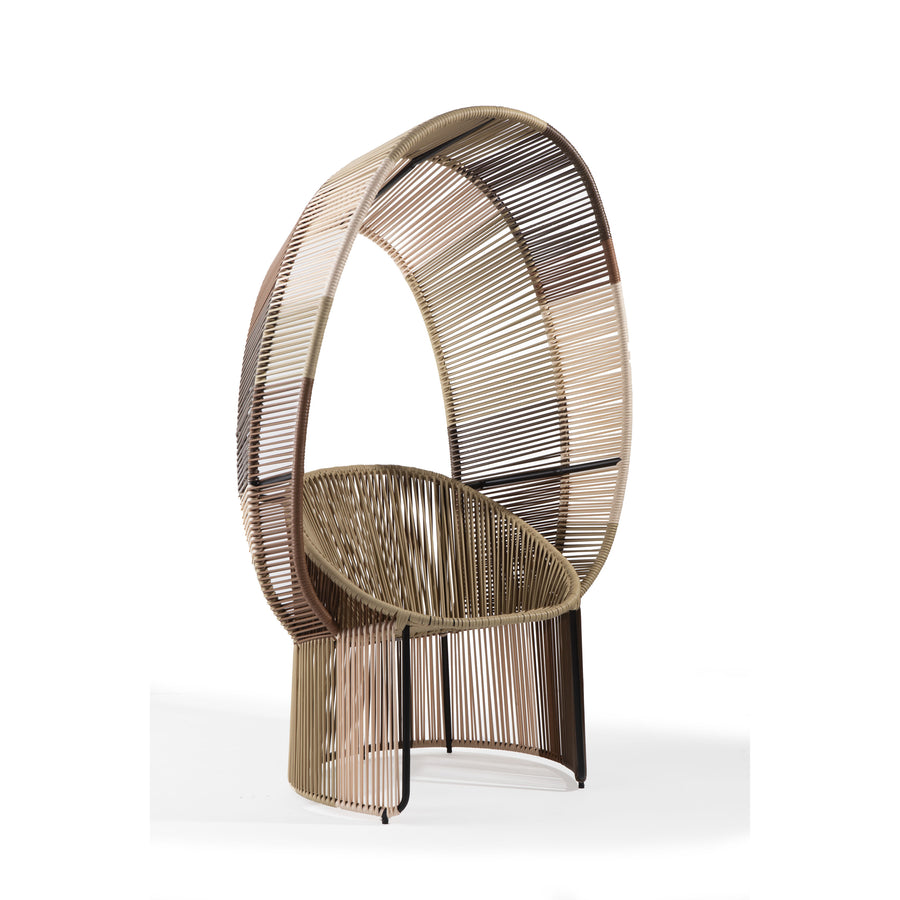 Introducing the Ames Cartagenas Reina Chair Limited Edition—an artistic modern masterpiece for your outdoor space. It features an intricate metal frame with vertical wire elements, plus a large curved backrest and armrest in metallic gold and bronze tones.