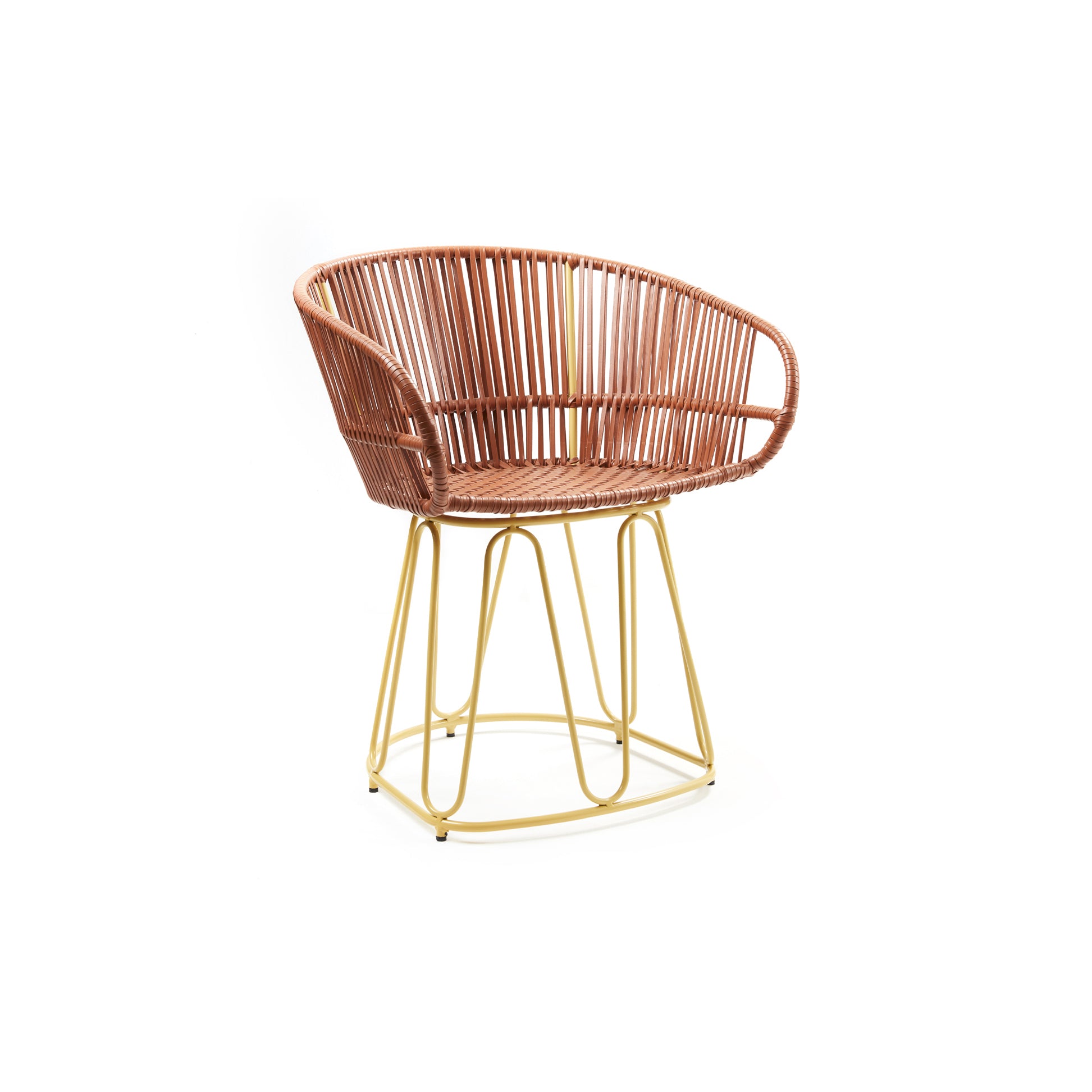 From the CIRCO collection by Ames, the modern Circo Leather Dining Chair features a curved rattan seat and backrest handcrafted by Colombian artisans. With a sleek gold metal frame and circular base, it blends natural and contemporary elements seamlessly.