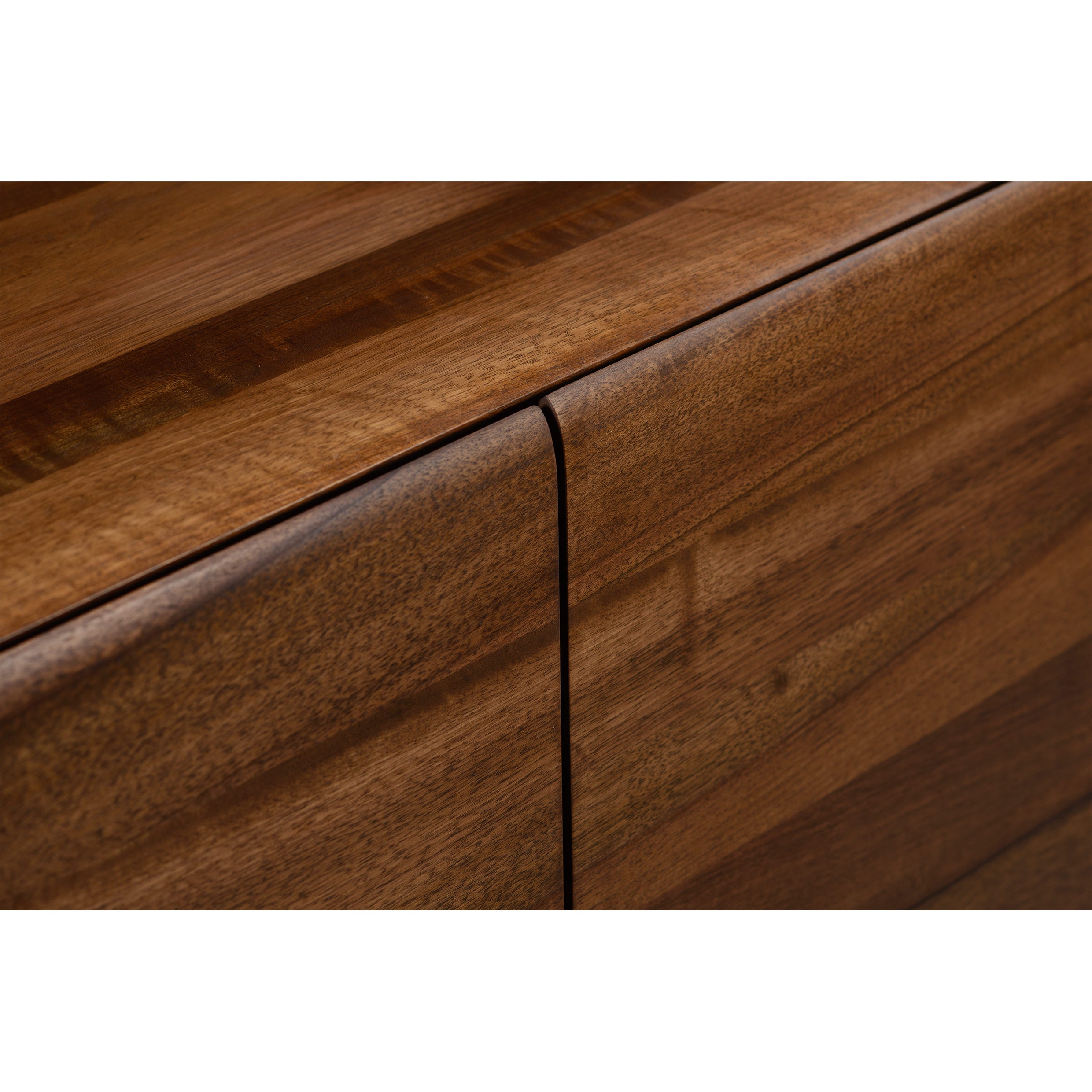 Close-up of a CLOUD High board by Artisan, crafted from solid wood. The panels feature slightly contrasting shades with visible seams at the corner, showcasing craftsmanship and natural wood variations enhanced by oils.