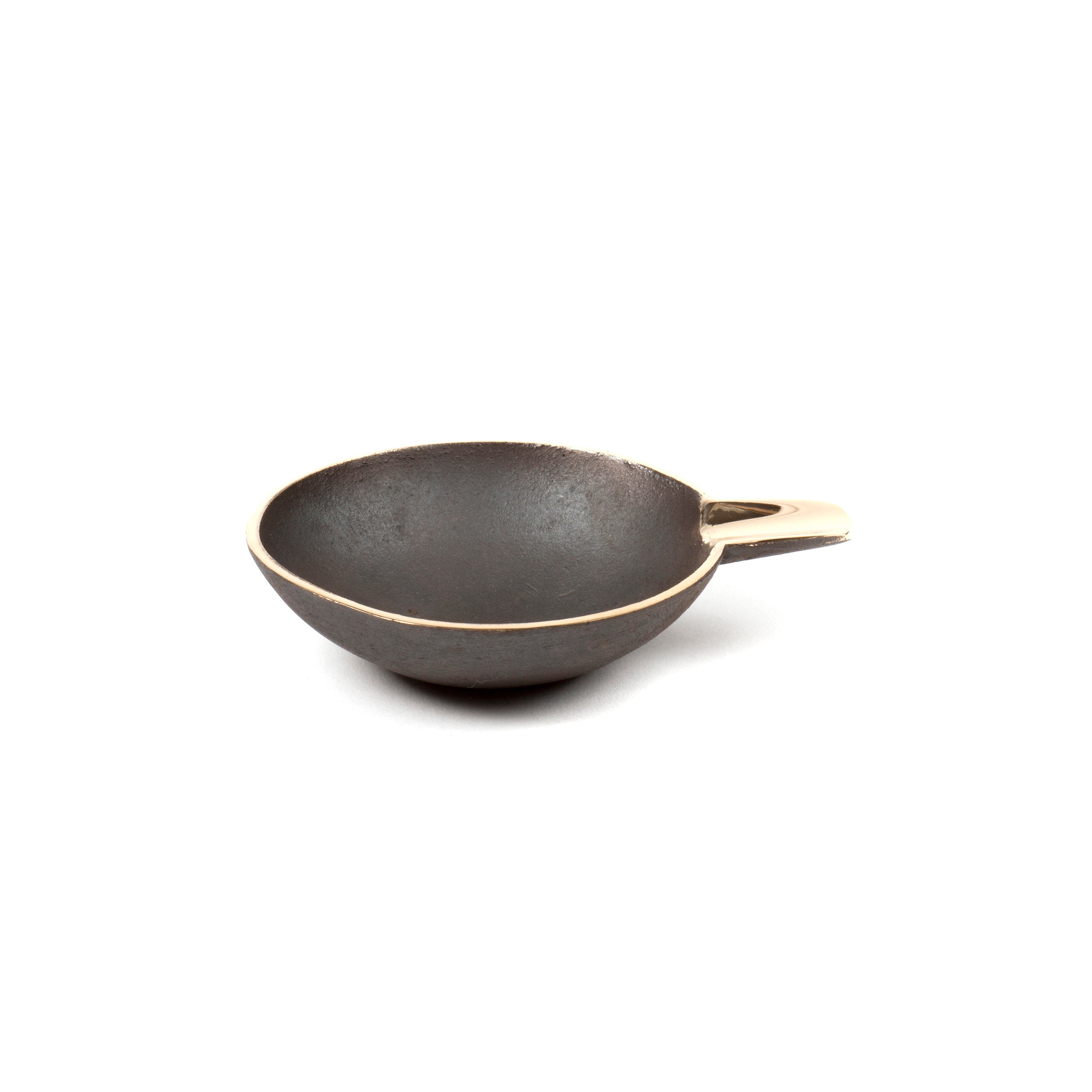 Ashtray #4082 by Werkstätte Carl Auböck features a small, round, dark brown design with a light brown rim and a short, flat handle. Its Viennese townhouse aesthetic is set against a plain white background.