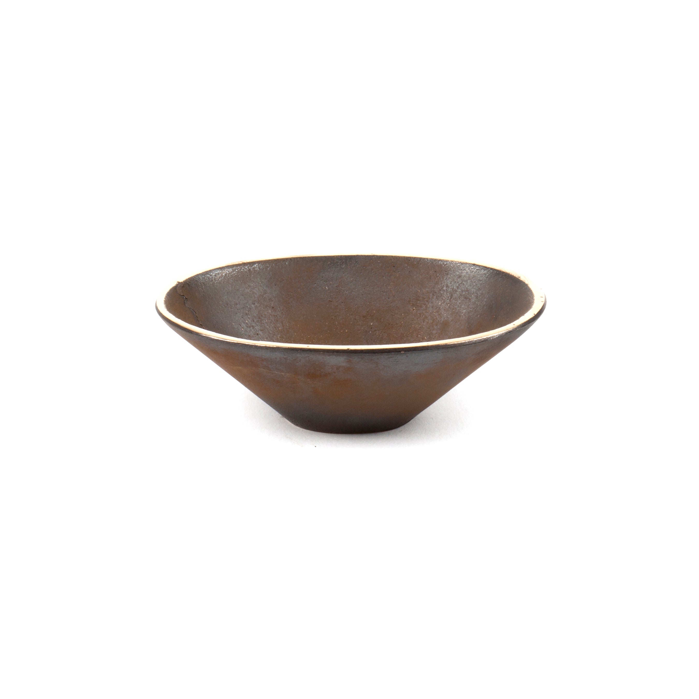 The Dish #4280 by Werkstätte Carl Auböck is a simple brown ceramic bowl featuring a matte finish and Viennese design. Its shallow, wide form with a slightly flared rim echoes the timeless elegance of Carl Auböck against a plain white background.