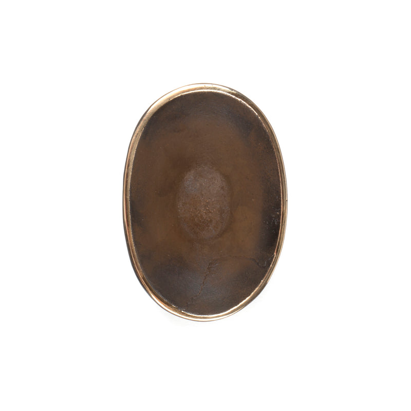 Dish #4280 from Werkstätte Carl Auböck captures Viennese elegance with its round, vintage bronze design featuring a smooth, dark patina and gold-toned edge. The subtle texture reflects the distinguished craftsmanship of iconic designers like Carl Auböck.