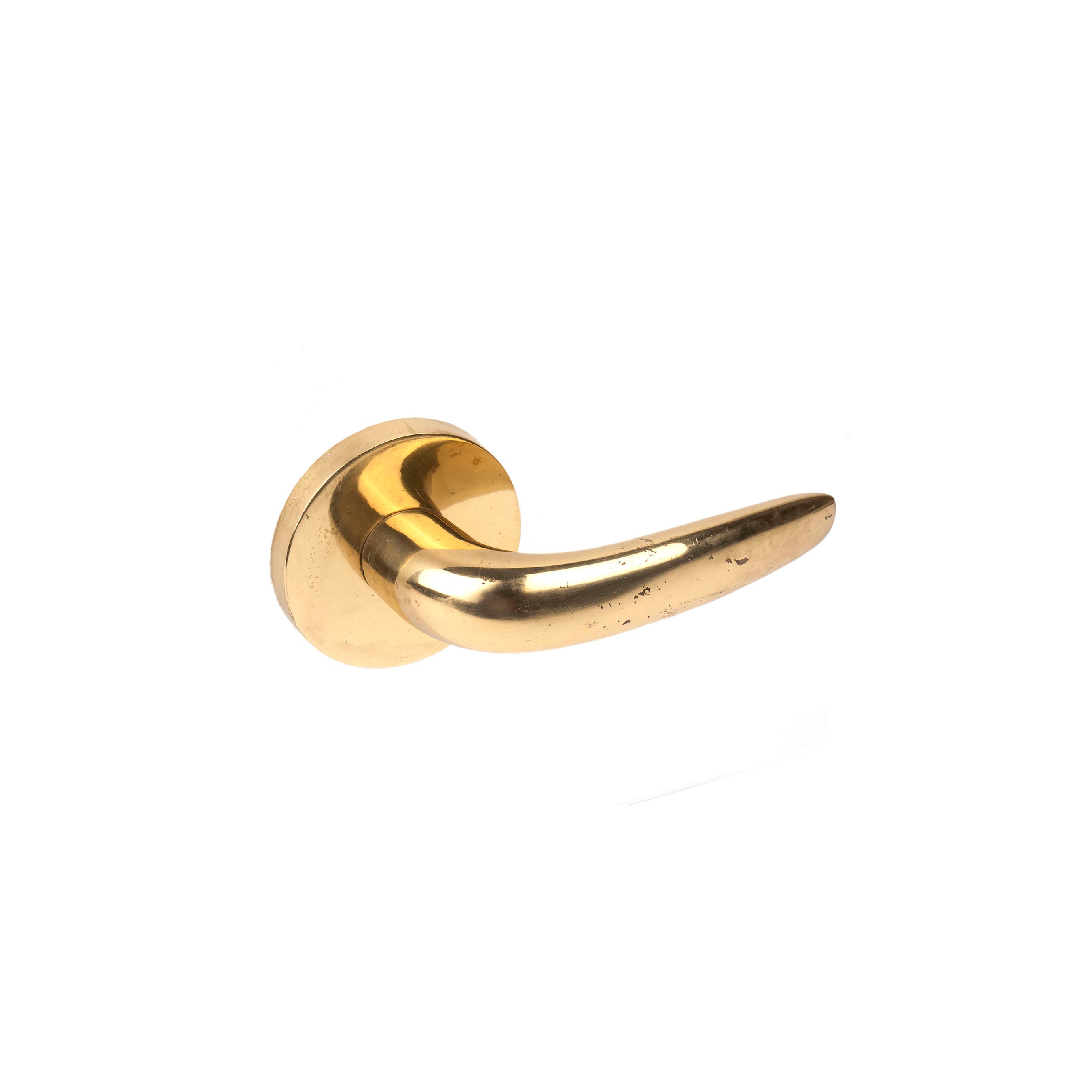 A shiny, curved Door Knob Wuerstel #6040/B2 by Werkstätte Carl Auböck, featuring a brass design and mounted on a circular base plate against a white background.