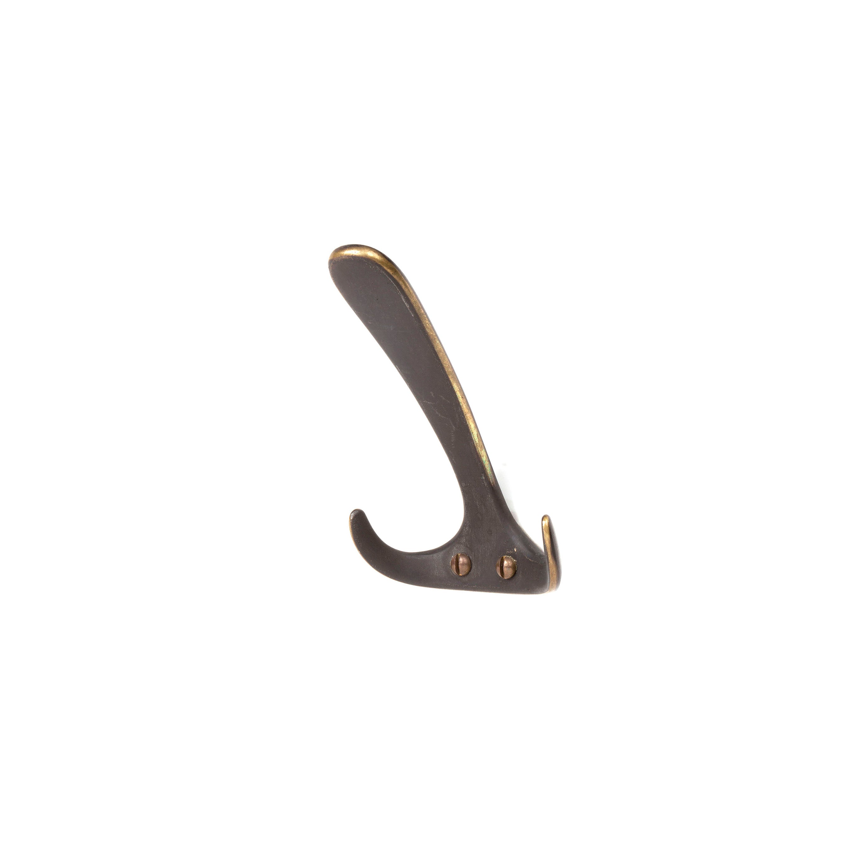 The Set of 3 Hooks #4982 from Werkstätte Carl Auböck features elegant brass hooks with two mounting screws each, reminiscent of Viennese craftsmanship. These curved hooks showcase a warm metallic finish inspired by Carl Auböcks refined designs.