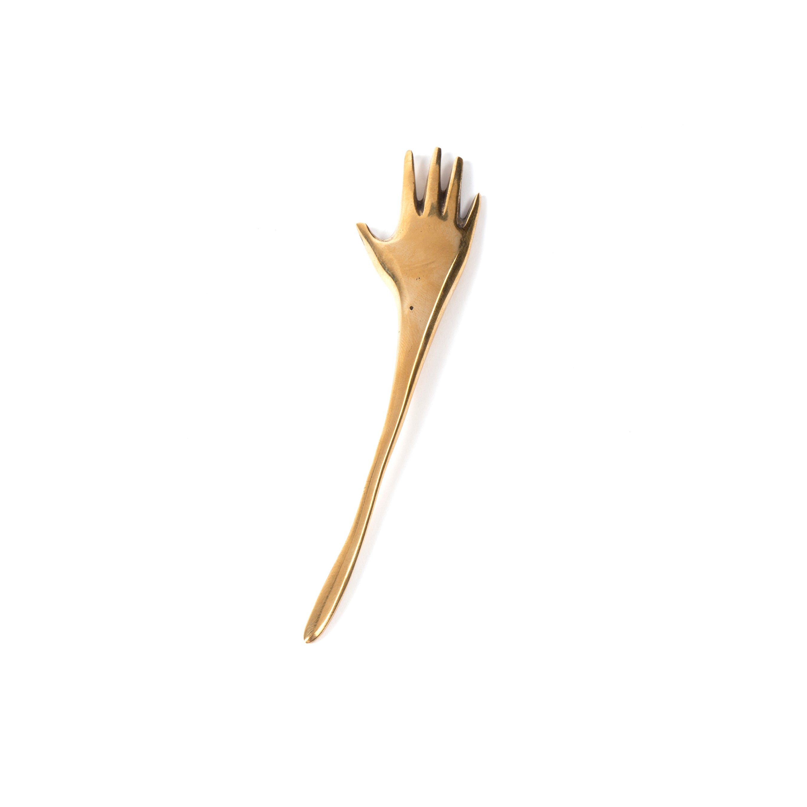 The Letter Opener Hand #7208 by Werkstätte Carl Auböck is a bronze spoon with an elongated handle shaped like a hand, featuring five fingers and a thumb on one side. Its artistic design echoes the charm of a Viennese townhouse against a plain white background.