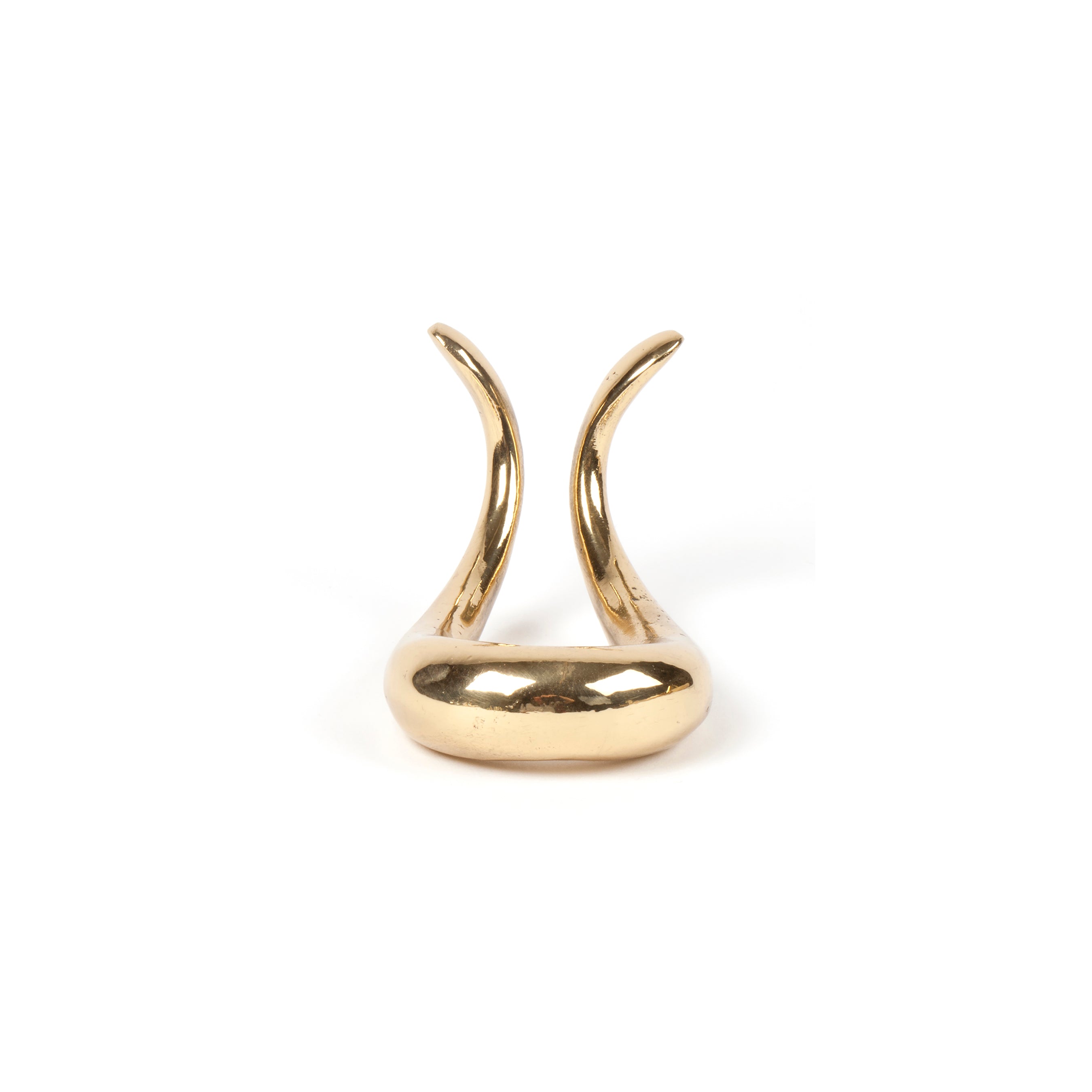 The gold, polished Pipe Stand #3294, designed by Werkstätte Carl Auböck, features both open ends facing upwards. Resembling abstract jewelry on a white background, it exudes the modern elegance and spirit of a Viennese townhouse.