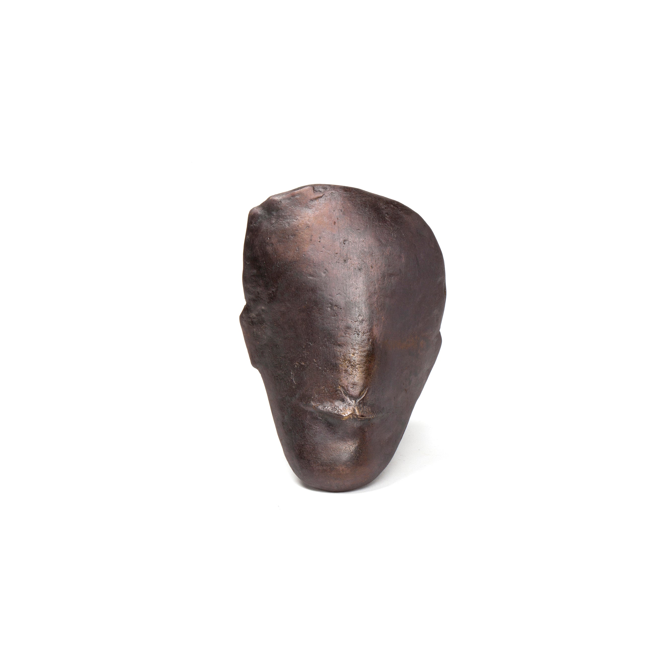 Sculpture Toscanini #4070 by Werkstätte Carl Auböck: a bronze piece featuring an abstract human head with minimal features on a white background. Its smooth, slightly shiny surface is reminiscent of Carl Auböcks style, showcasing an elegant, simple form like those in Viennese townhouses.