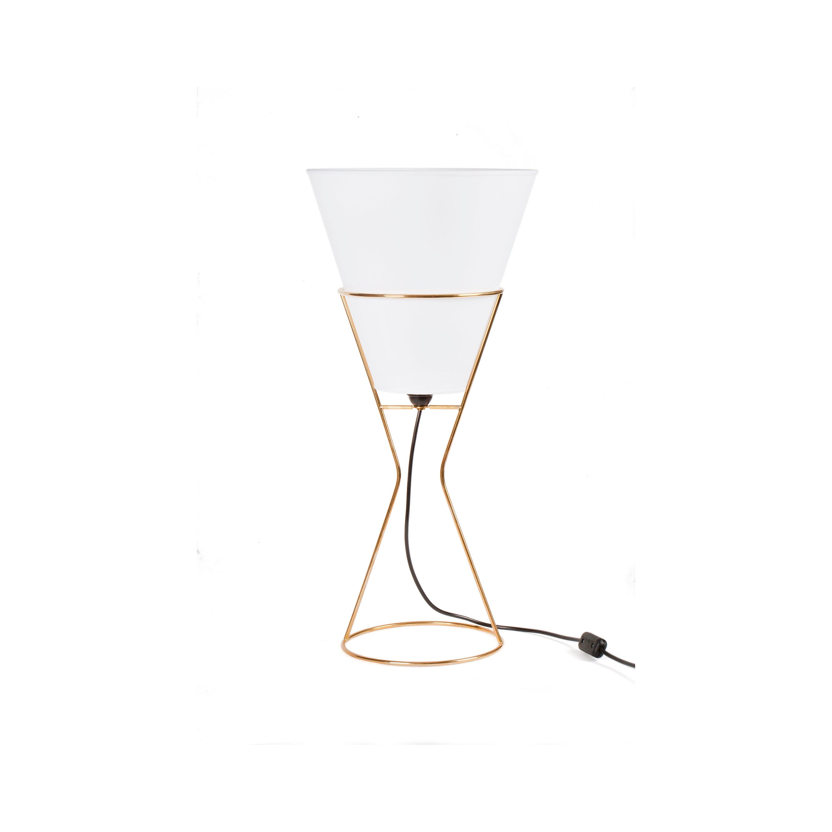 The Table Lamp Vice Versa #4105-2 by Werkstätte Carl Auböck features a white conical shade on an hourglass-shaped gold wire frame, with a black cord extending from the base for a minimalist look.
