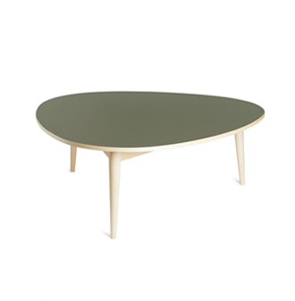 The WB Form Drei-Rund Coffee Table is modern with a geometric design, featuring an asymmetrical gray top and light wooden legs. Its minimalist style resembles the Max Bill Drei-Rund Table, highlighted by three slender legs supporting the sleek surface.