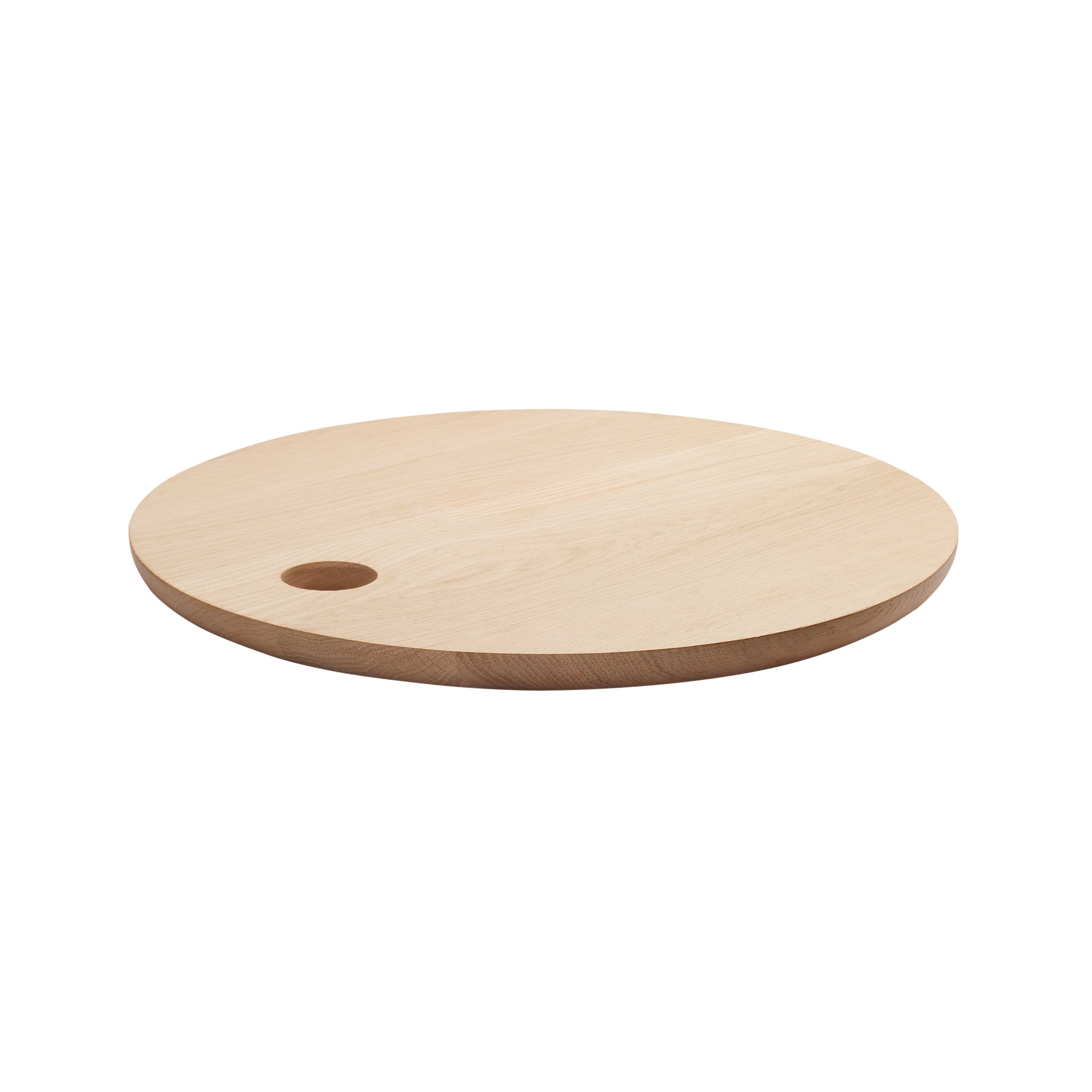 The E15 AC07 CUT is a round, flat cutting board crafted from untreated oak, boasting a smooth surface and a small circular hole near the edge. It rests on a plain white background, accentuating its natural, solid wood elegance.