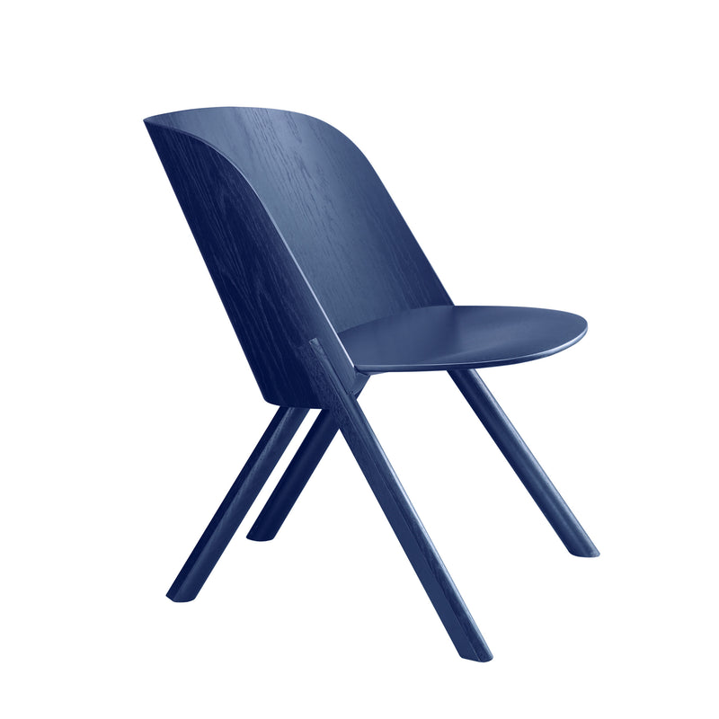 The EC05 THAT by E15 is a modern, minimalist blue lounge chair featuring a curved backrest and a smooth, round upholstered seat. Its four angled legs provide a sleek, contemporary look, making it an eye-catching piece in any seating series against a white background.