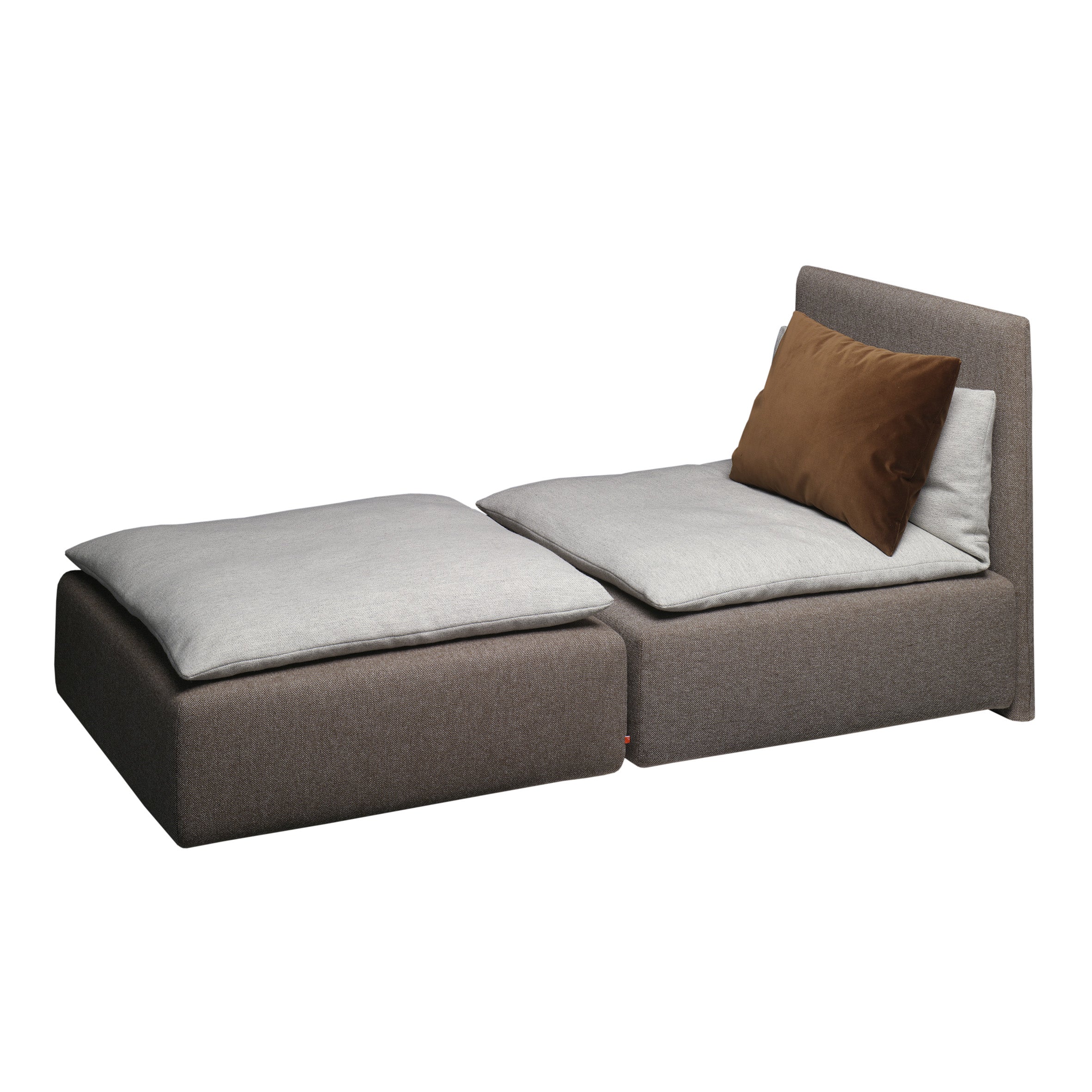 The SF03 SHIRAZ by E15 is a modern chaise lounge with a gray cushion and brown backrest pillow on a gray base. Its sleek, minimalist design with clean lines and low profile evokes Persian seating islands, providing ultimate relaxation flexibility.