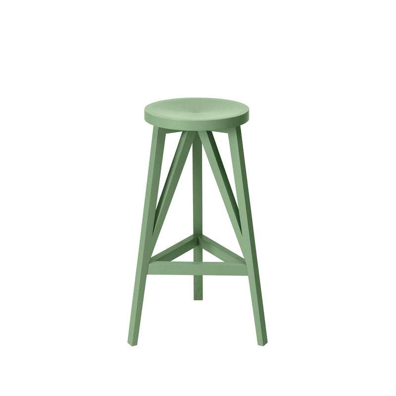 The JL4 Faber Barstool by Loehr is a green, solid oak stool with a round seat and four slanted legs linked by triangular braces. Its simple yet modern design reflects northern European architecture against a plain white backdrop.