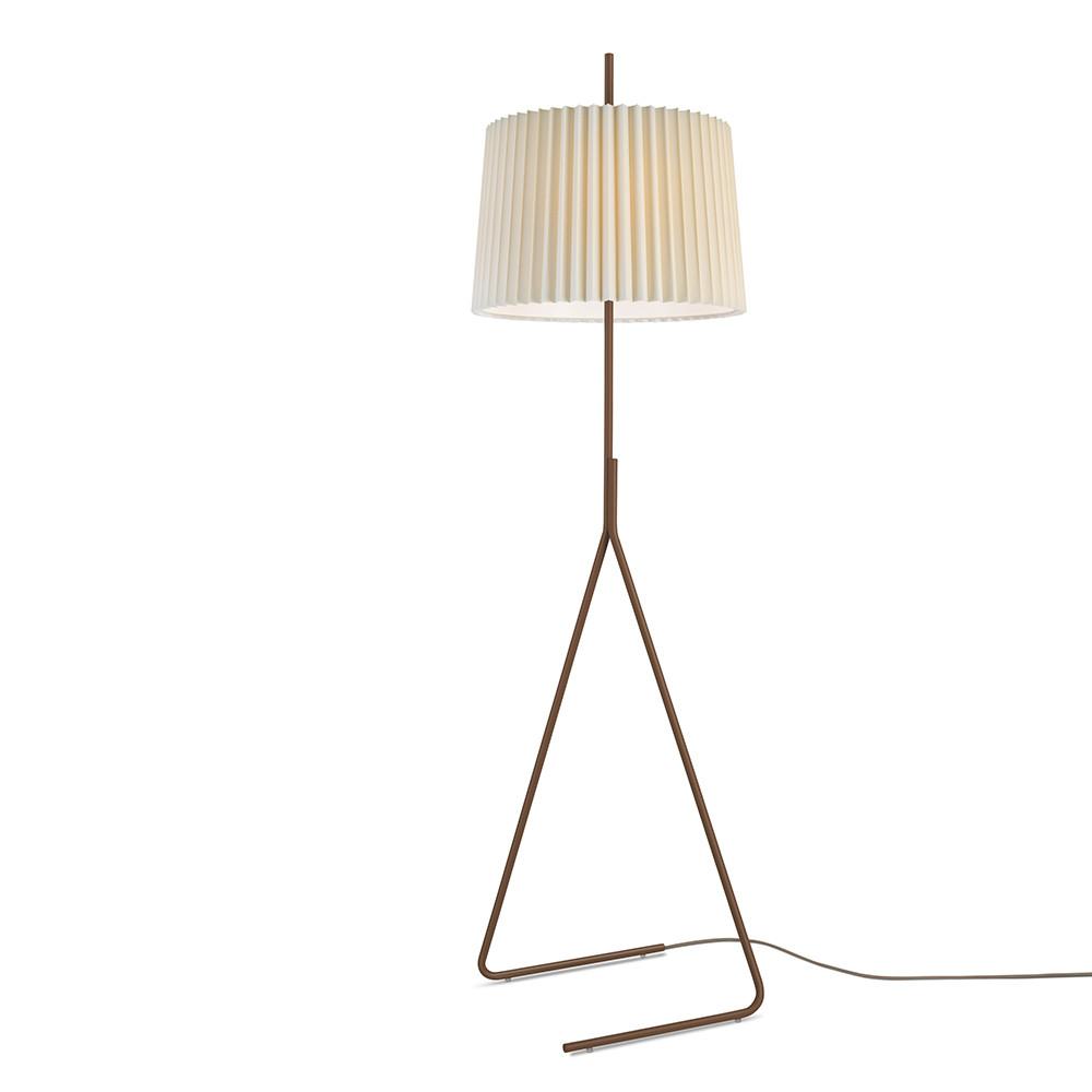 The Fliegenbein BL Floor Lamp by Kalmar features a sleek, angular bronze frame with a pleated silk shade. Its tripod base and discreet cord capture the timeless elegance typical of Kalmar craftsmanship.