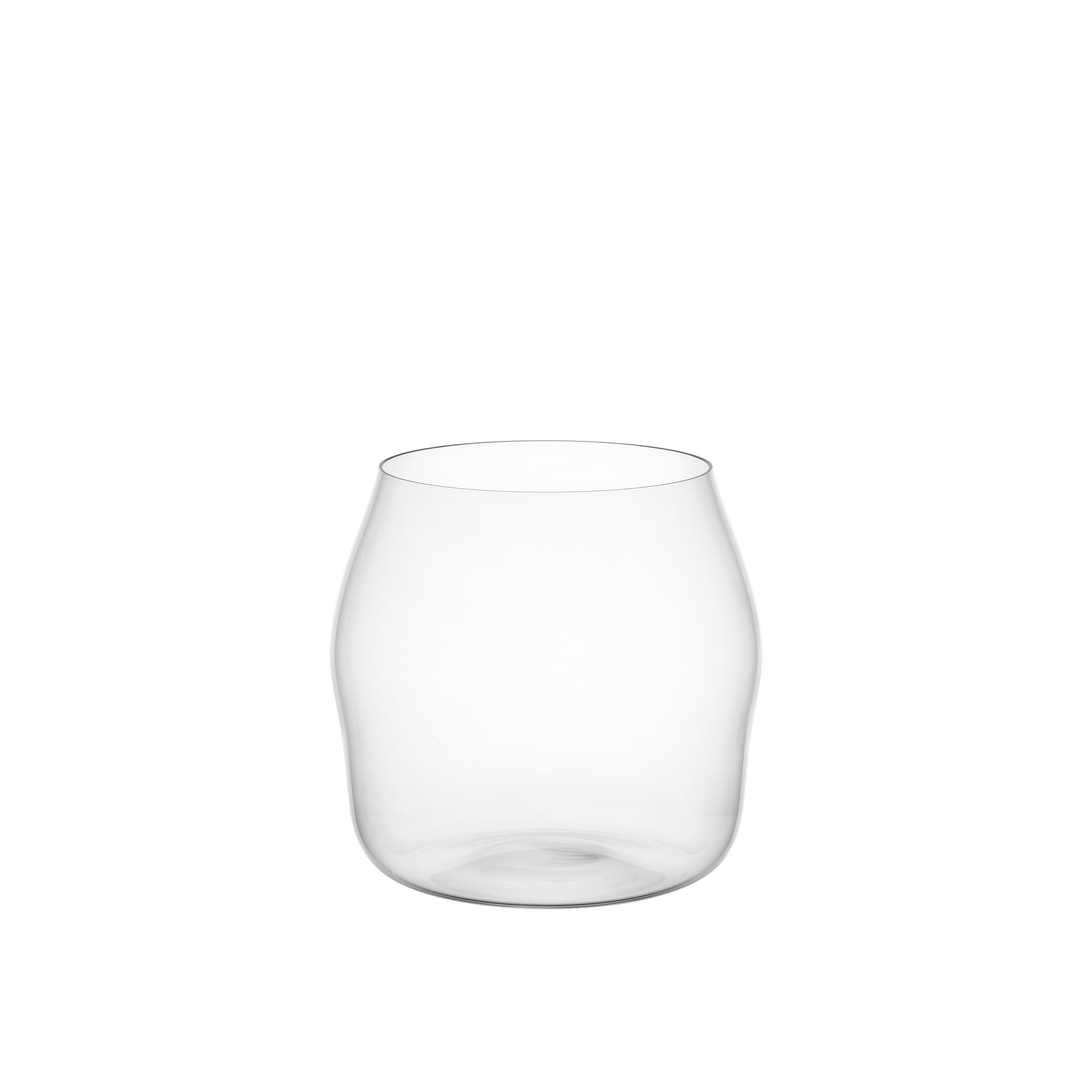 A clear Reigen Tumbler by Lobmeyr, featuring a gentle curve and stemless design reminiscent of Aldo Bakker, sits against a plain white background.
