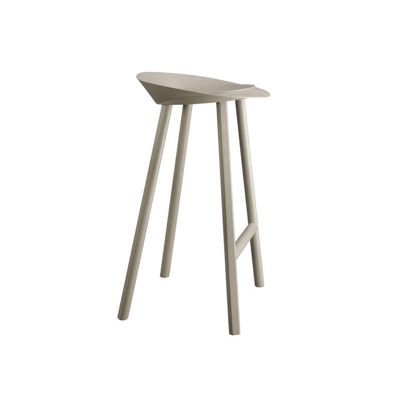 The ST10 JEAN by E15 is a minimalist light gray bar stool featuring a triangular oak veneered plywood seat with three tapered legs. The front legs are angled outward, connected by a horizontal support near the base, offering a sleek and contemporary design perfect for modern settings.