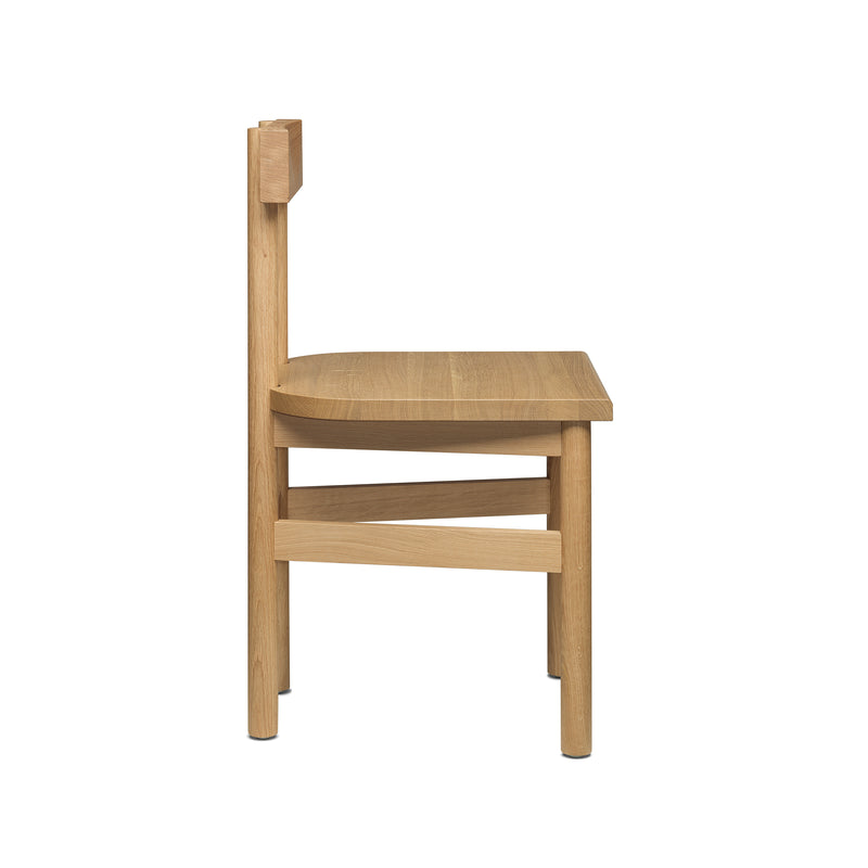 The SX01 GAMAR Chair by E15 is a minimalist design with a flat seat and straight backrest crafted from European oak. Its side profile highlights clean lines and natural wood grain for a simple, modern appeal.