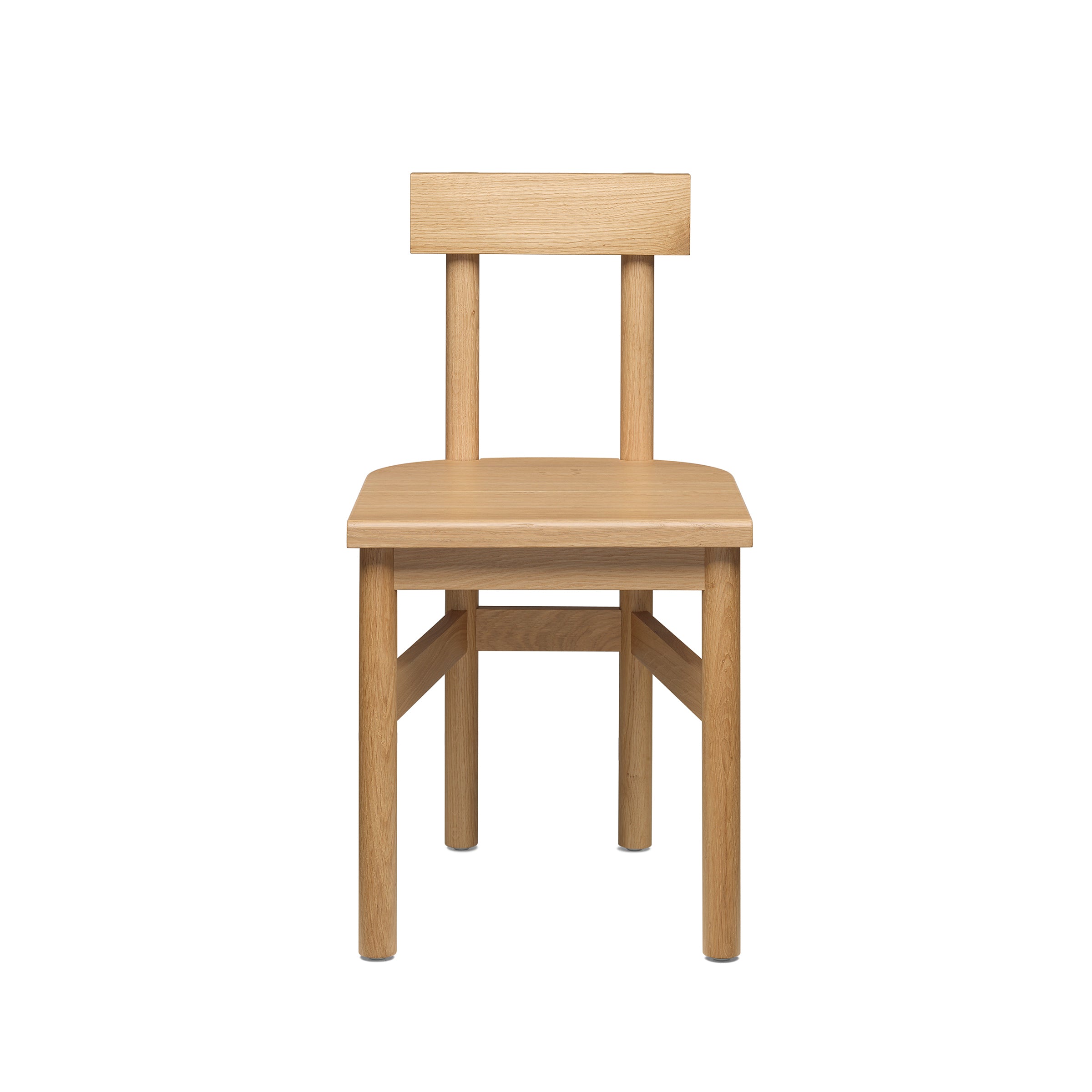 The SX01 GAMAR Chair by E15 is a rustic piece with a minimalist design. Made from light European oak, it showcases a flat seat, straight backrest, and four sturdy legs. Positioned against a plain white background, it embodies understated elegance.