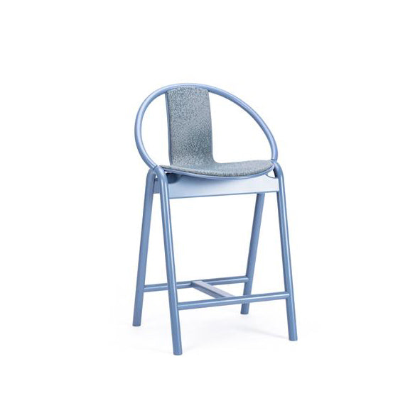The Barstool Again Upholstered by TON is a modern masterpiece featuring a blue speckled seat, a sleek frame, and a curved backrest. This bentwood design showcases impeccable craftsmanship, seamlessly merging style with functionality.