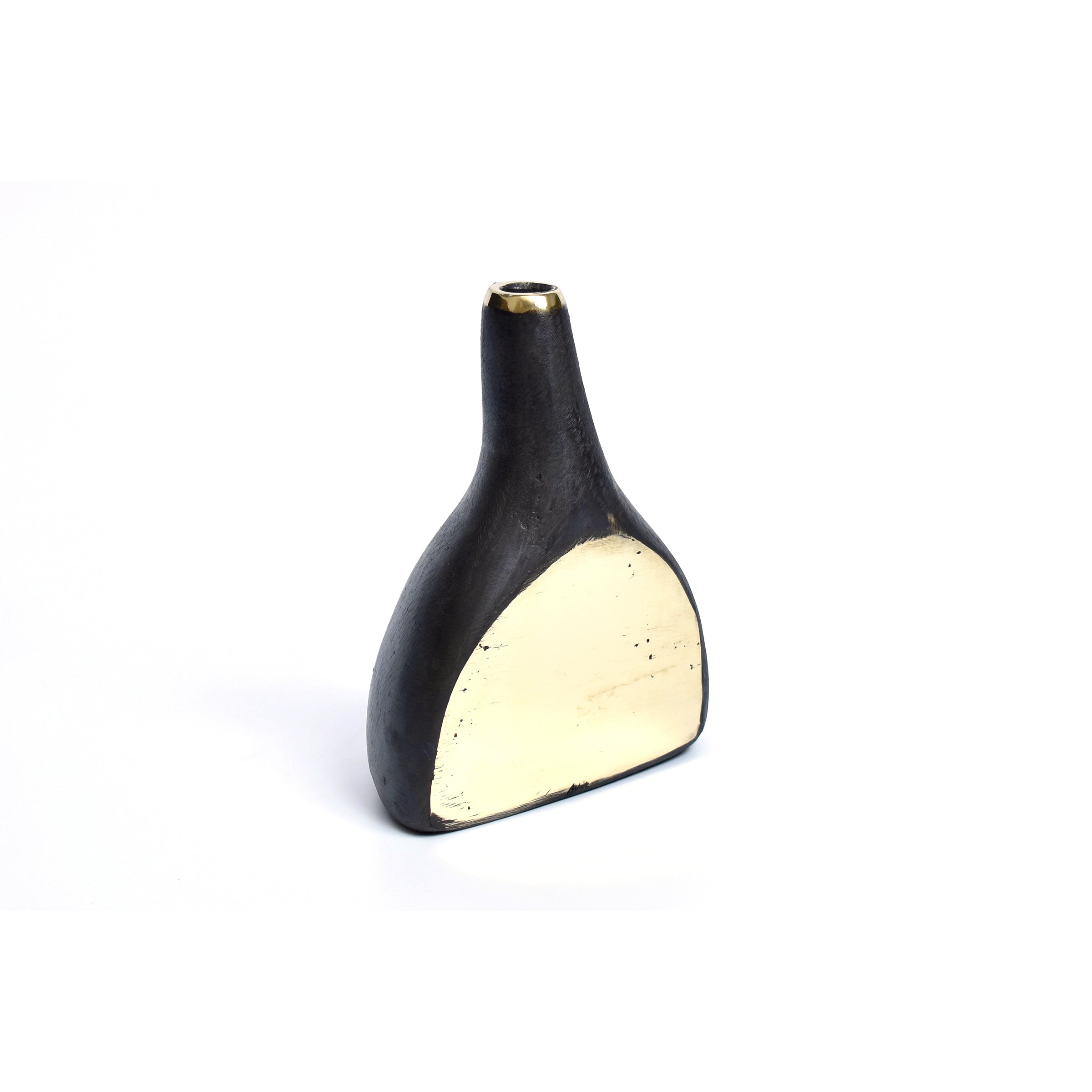 The black, teardrop-shaped ceramic Vase Provo #3792 by Werkstätte Carl Auböck features a flat base, small circular opening, and a large off-white semicircular design. Its perfect for infusing any room with Viennese townhouse elegance reminiscent of classic Carl Auböck creations.