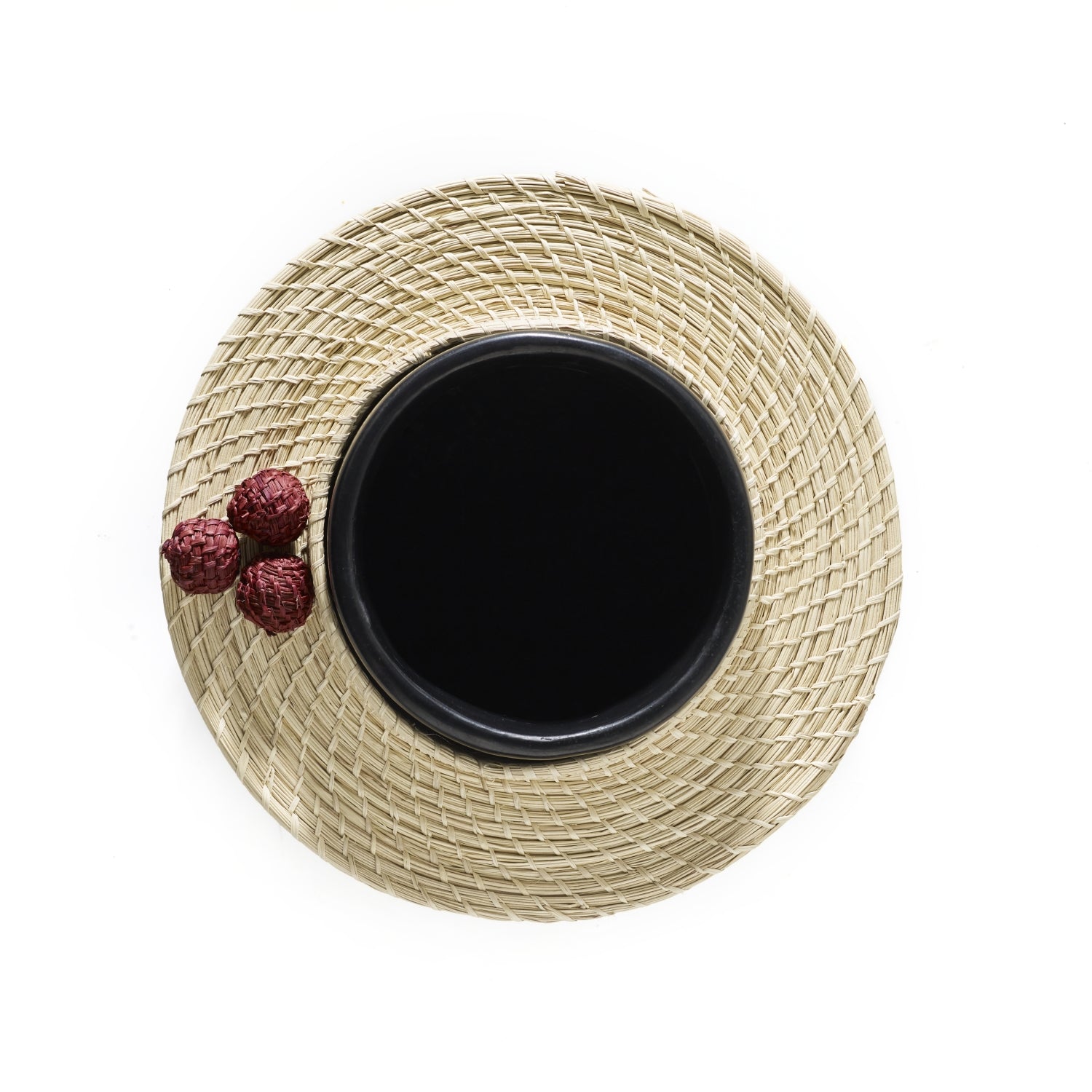 The Ames Coyar Vase 3 by Ames sits on a round wickerwork decoration, with three red lychees to the left. The background is white.