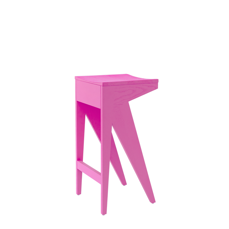 Meet the Schulz Barstool by Objekte unserer Tage: a vibrant pink piece featuring a triangular seat and angular legs. Its sleek, modern design and dynamic silhouette make it an eye-catching addition to any space.